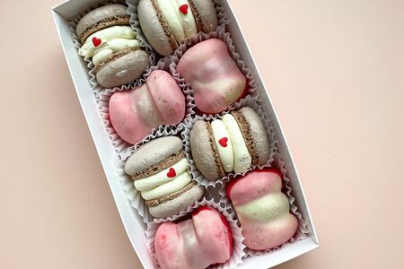 Набор макарон Тирамису и Клубника в шоколаде S