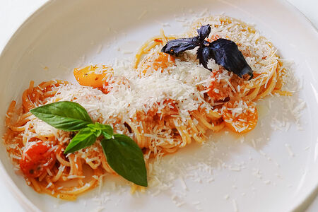 Спагетти с томатами