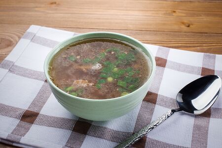 Китайский суп со свиными нитями и прозрачной лапшой