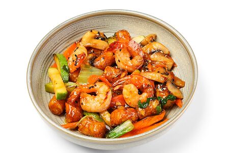 Картошка с креветками и овощами вок