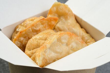 Гёдзе жареные с курицей