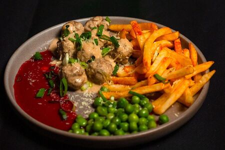  Картофель фри с фрикадельками Икеа двойная порция