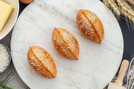 Пирожок с рисом и яйцом