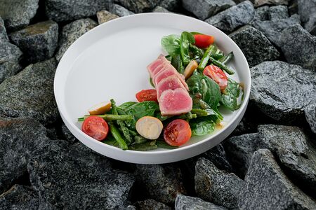 Нисуаз с филе тунца блюфин