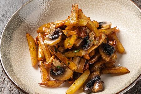 Картофель, жаренный с грибами