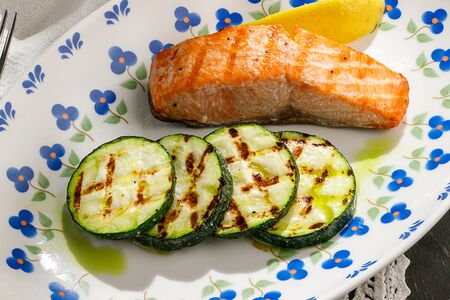 Стейк из лосося с тимьяном