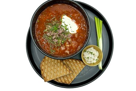 Борщ с говядиной и кручёным салом
