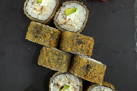 Теплый ролл с угрем