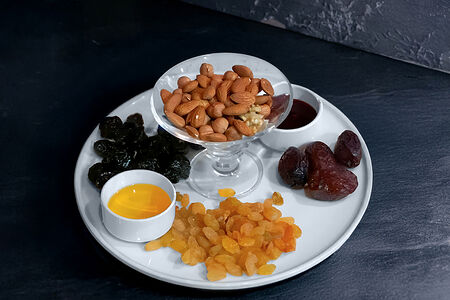 Ассорти сухофруктов и орешков