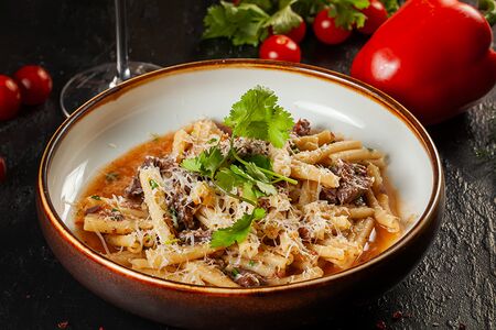 Паста с томлеными щечками 