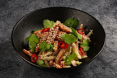 Салат со свининой овощами и киноа