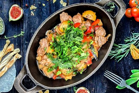 Сковорода по-домашнему из свинины