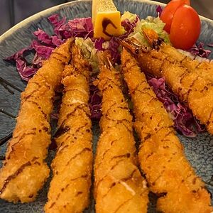 Темпура из креветок в кремово-пряном соусе