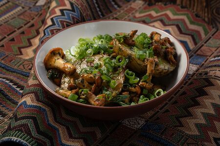 Жареный картофель с грибами