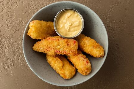 Снежный краб в хрустящей панировке с соусом BBQ