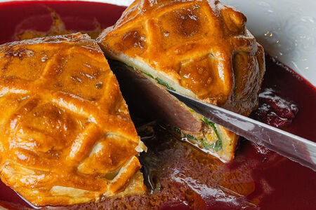 Пирог с олениной, савойской капустой и фуа-гра