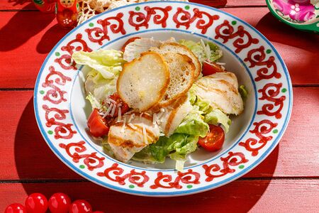 Цезарь с фермерским цыпленком