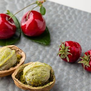 Ассорти крабовых конфет (фисташка-малина-вишня)