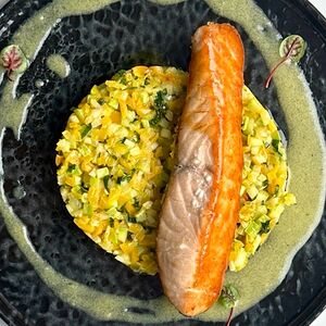 Лосось с овощами и апельсиновым соусом