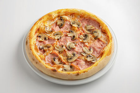 Пицца с ветчиной и грибами