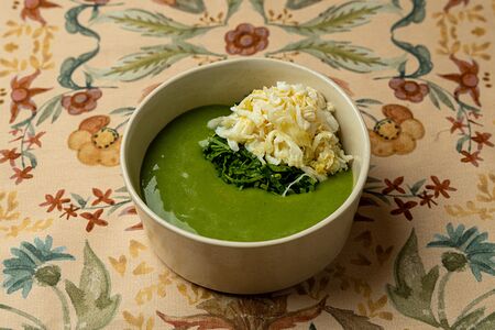 Зеленый суп с крабом