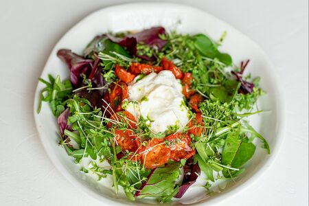 Салат со страчателлой 