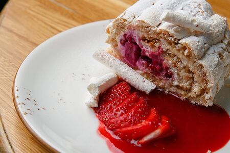 Меренговый рулет