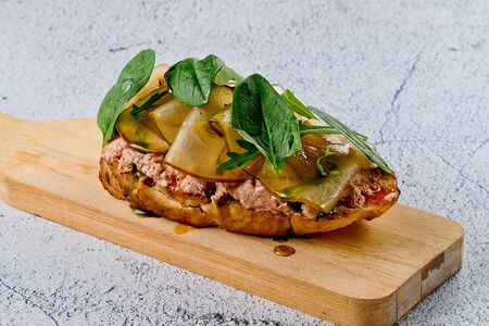 Брускетта с пате из печени цыпленка