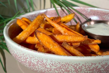 Батат фри с соусом дорблю