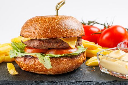 Биф Бургер с соусом спайси