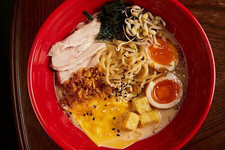 Рамен сырный с курицей