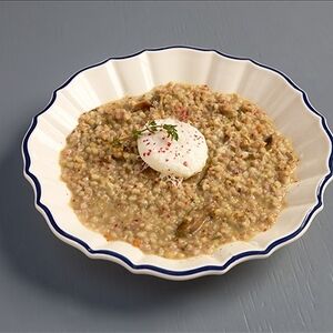 Греча зеленая с грибами и яйцом пашот