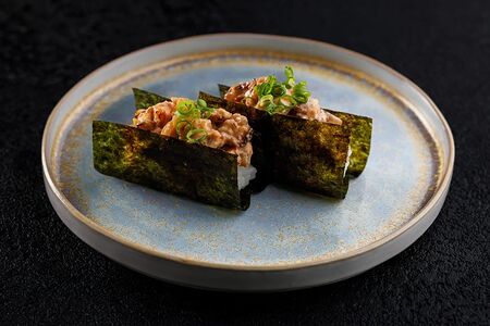 Острые суши с угрем