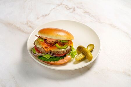 Гранд бургер с авокадо