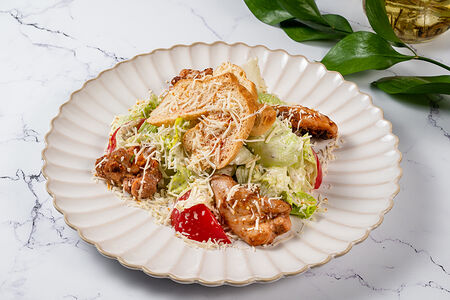 Салат с курицей на мангале