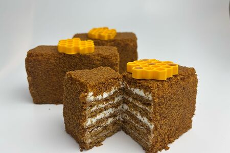 Пирожное Медовик