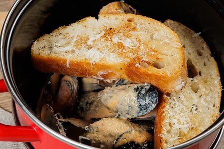 Мидии в соусе Том-ям