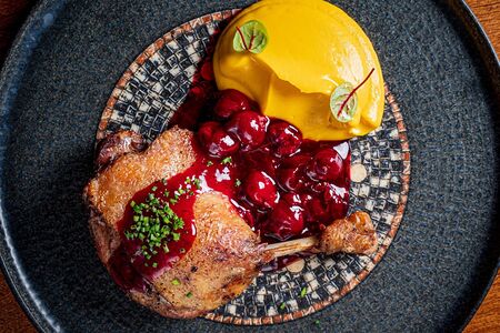 Утиная ножка с кремом из батата