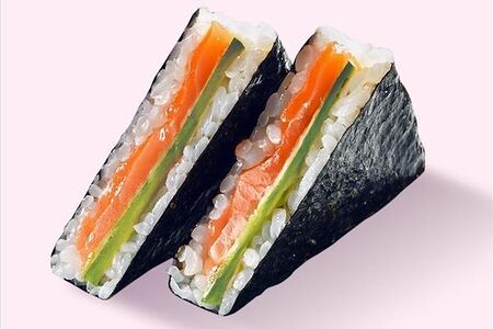 Ёнигири с лососем