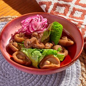 Маринованные грузди с луком и сметаной
