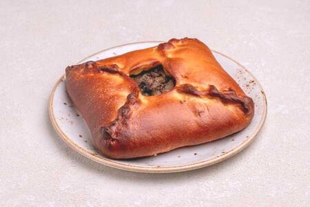 Пирог постный с солеными груздями