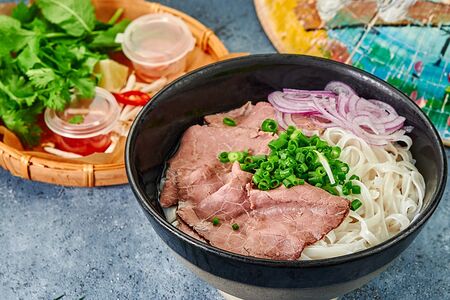 Суп Фо-Бо с говядиной и рисовой лапшой (675 г.)