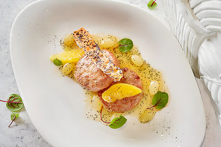 Котлеты из утки под соусом из белого изюма