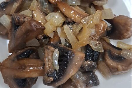 Шампиньоны жареные с лучком