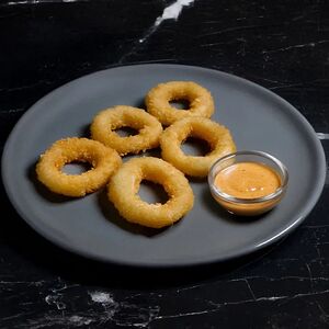 Кольца кальмара и соус