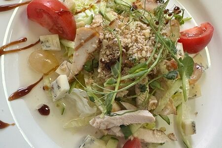 Из печеной курицы с голубым сыром