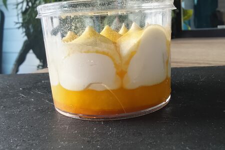 Пирожное манго-маракуйя