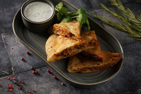 Пита с говядиной и брынзой