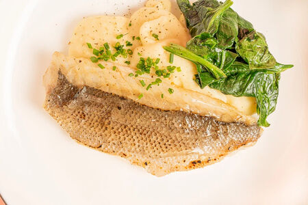 Сибас с пюре из сельдерея