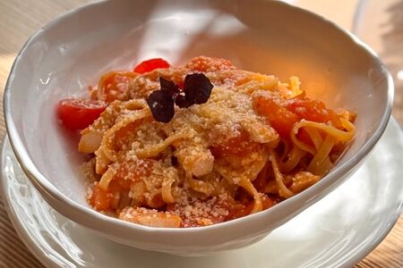 Тальятелле с томатным соусом с индейкой